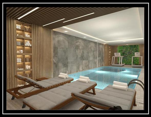 Imagen de la piscina del Hotel Lions Royal. Foto 26