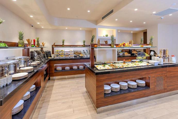 Imagen del bar/restaurante del Hotel Lions Royal. Foto 3