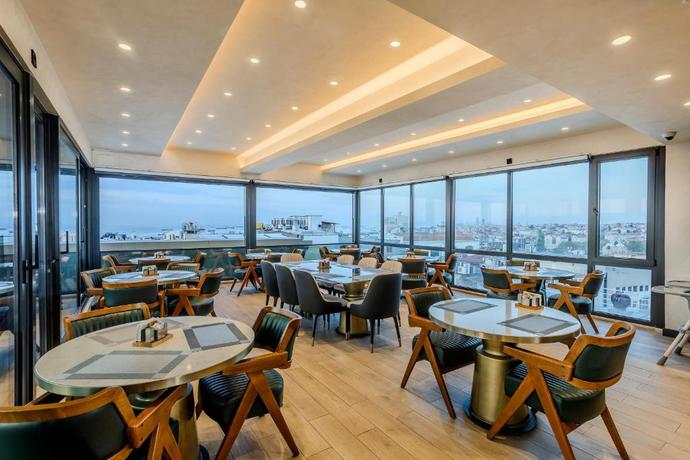 Imagen del bar/restaurante del Hotel Lions Royal. Foto 4