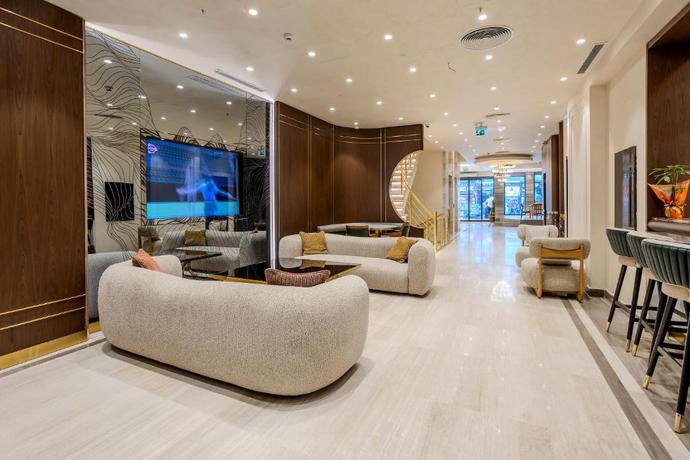 Imagen de los interiores del Hotel Lions Royal. Foto 25