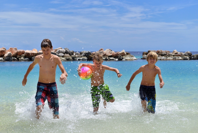 Imagen de los exteriores del Hotel Lionsdive Beach Resort. Foto 14