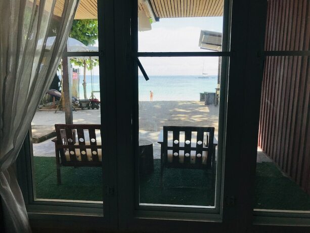 Imagen de la habitación del Hotel Lipe Garden Beach Resort. Foto 23