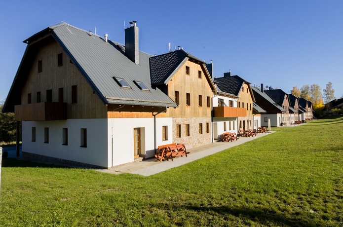 Imagen de los exteriores del Hotel Lipno Nova Lake Resort. Foto 14