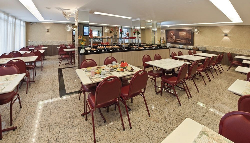 Imagen del bar/restaurante del Hotel Lira. Foto 4