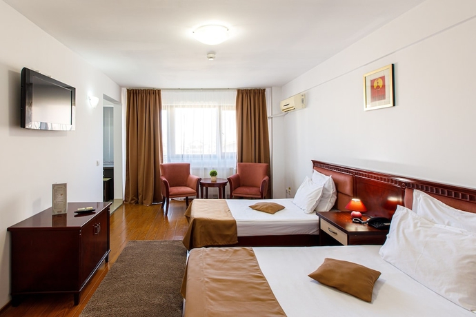 Imagen de la habitación del Hotel Lira Pacific. Foto 7