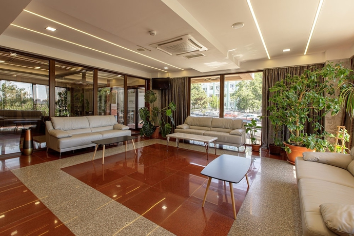 Imagen de los interiores del Hotel Lira Pacific. Foto 13