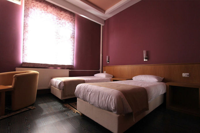 Imagen de los interiores del Hotel Lirak. Foto 9