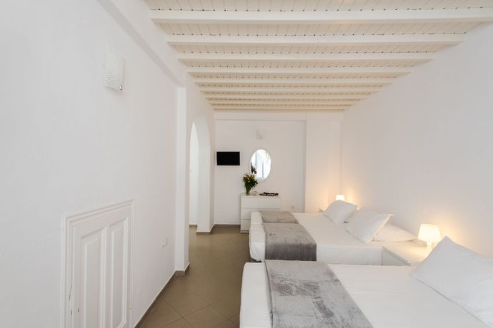 Imagen de la habitación del Hotel Lirous Studios. Foto 4