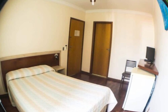 Imagen de la habitación del Hotel Lisboa, Po&ccedil;os de Caldas. Foto 8