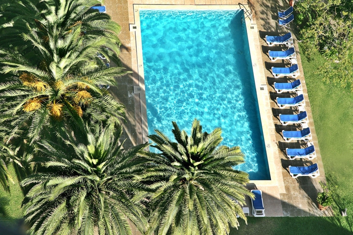 Imagen de la piscina del Hotel Lisbon Marriott. Foto 16