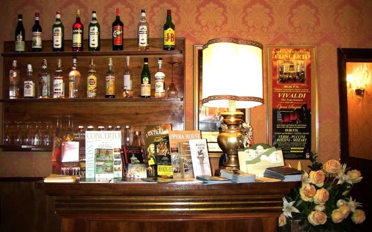 Imagen del bar/restaurante del Hotel Lisbona. Foto 2