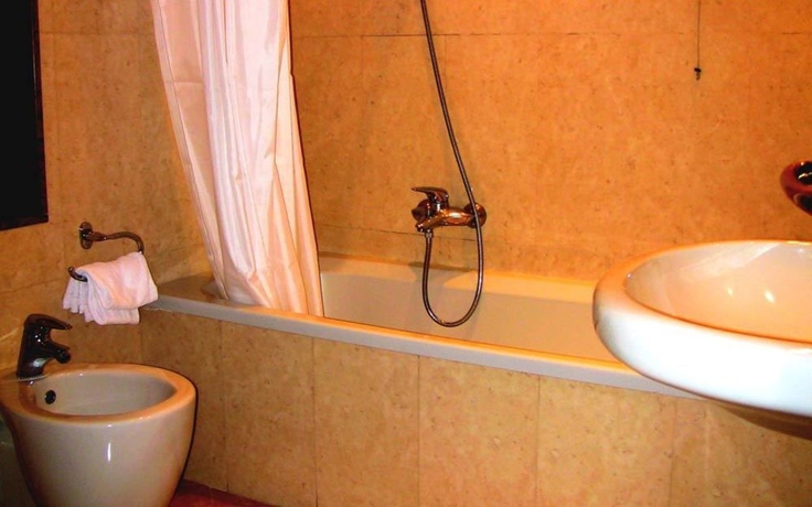 Imagen de la habitación del Hotel Lisbona. Foto 4