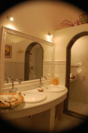 Imagen de la habitación del Hotel Lisca Bianca. Foto 9