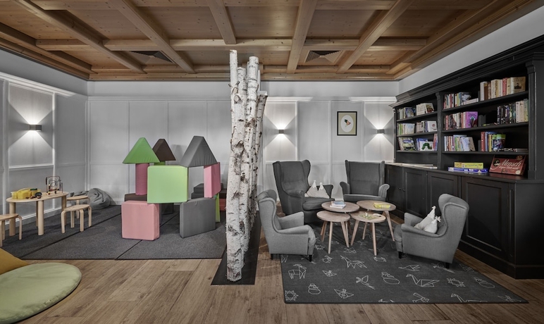 Imagen de los interiores del Hotel Lisi Family. Foto 19