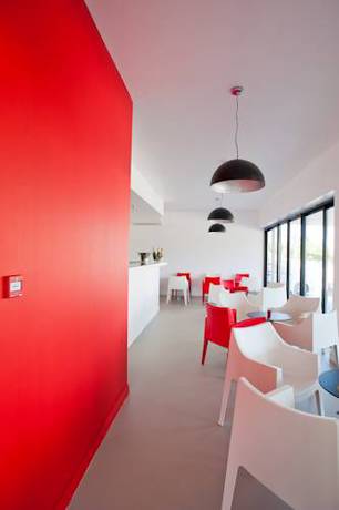 Imagen de los interiores del Hotel L'isolella. Foto 3