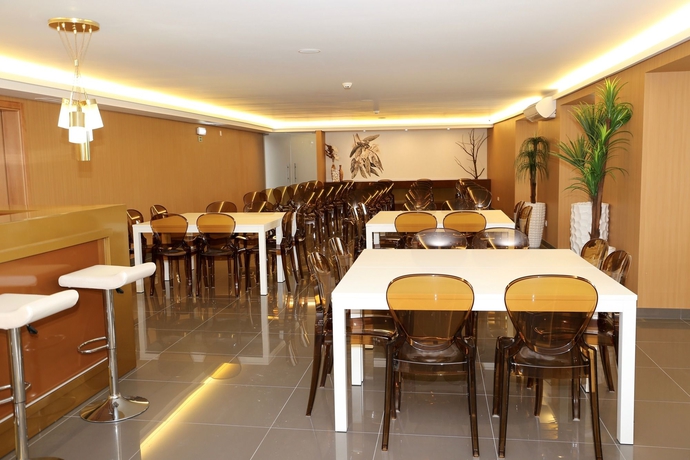 Imagen del bar/restaurante del Hotel Lisotel. Foto 3