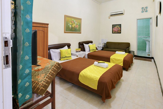 Imagen de la habitación del Hotel Literooms Kebun Raya Bogor. Foto 13