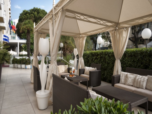 Imagen del bar/restaurante del Hotel Litoraneo Suite. Foto 4