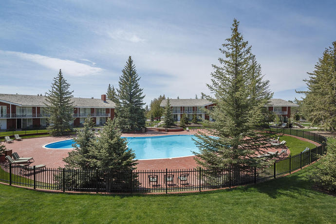 Imagen de la piscina del Hotel Little America Cheyenne. Foto 13