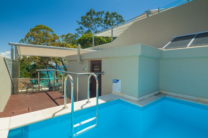 Imagen de la piscina del Hotel Little Cove Court. Foto 19