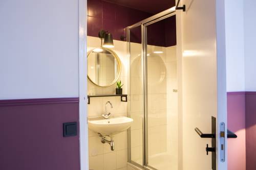 Imagen de la habitación del Hotel Little Duke. Foto 11