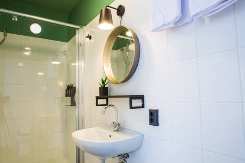 Imagen de la habitación del Hotel Little Duke. Foto 12