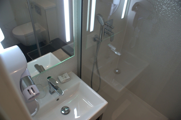 Imagen de la habitación del Hotel Little, Gare du Nord. Foto 9