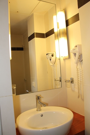 Imagen de la habitación del Hotel Little, Gare du Nord. Foto 13