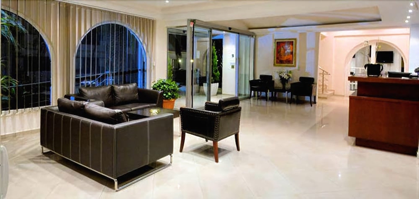 Imagen de los interiores del Hotel Little Inn. Foto 10