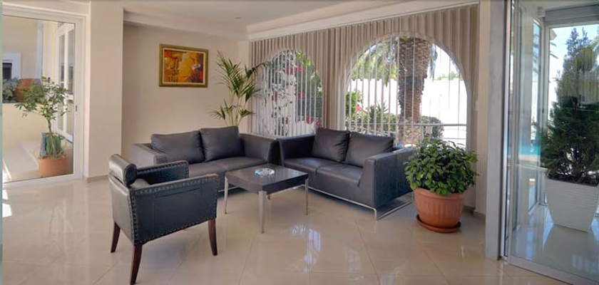 Imagen de los interiores del Hotel Little Inn. Foto 11