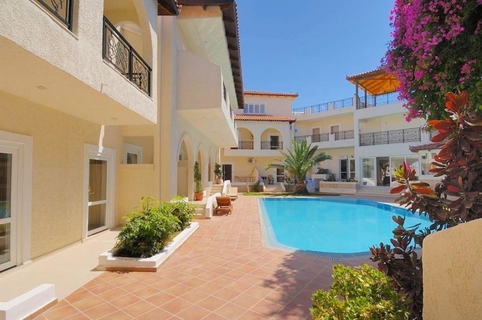 Imagen de la piscina del Hotel Little Inn. Foto 13