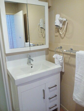 Imagen de la habitación del Hotel Little Italy. Foto 18