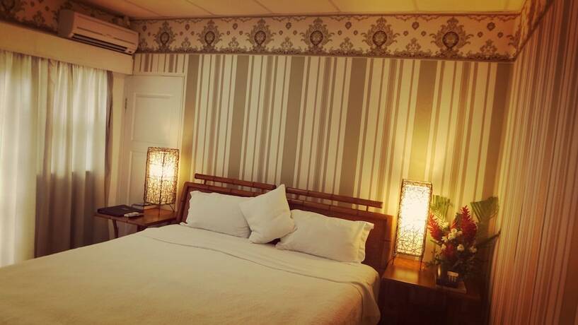 Imagen de la habitación del Hotel Little Italy. Foto 23