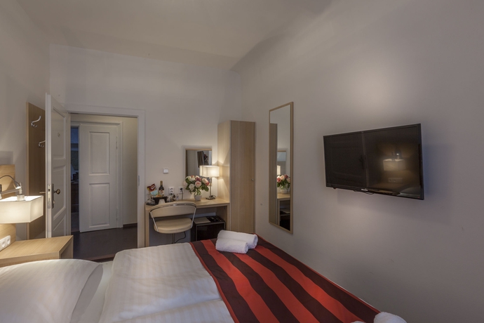 Imagen de la habitación del Hotel Little King U Malvaze. Foto 5