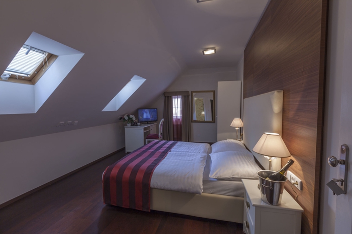 Imagen de la habitación del Hotel Little King U Malvaze. Foto 9