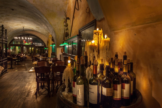 Imagen del bar/restaurante del Hotel Little King U Malvaze. Foto 2