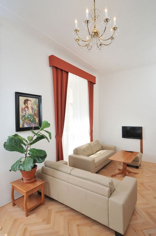 Imagen de los interiores del Hotel Little King U Malvaze. Foto 16