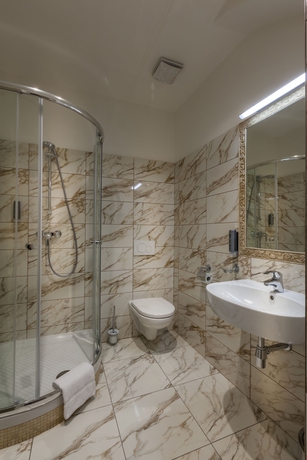 Imagen de la habitación del Hotel Little King U Malvaze. Foto 12