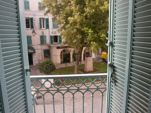 Imagen de la habitación del Hotel Little Palace, Toulon. Foto 15