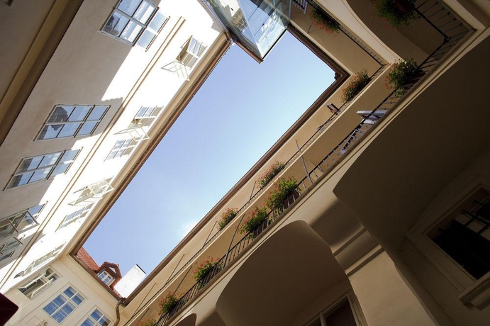 Imagen general del Hotel Little Town Budget Hotel. Foto 5