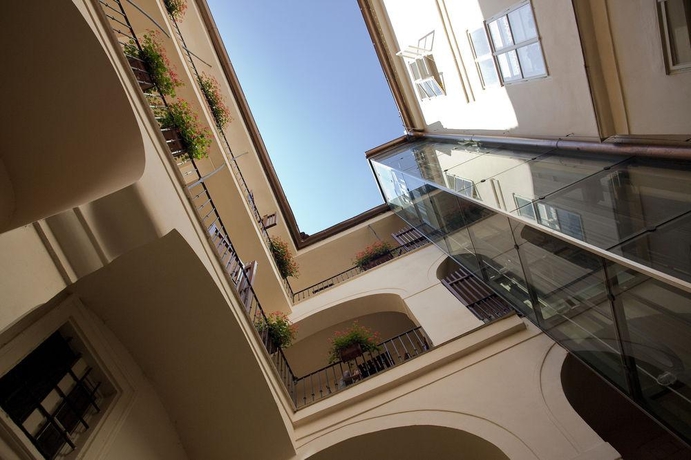 Imagen general del Hotel Little Town Budget Hotel. Foto 12