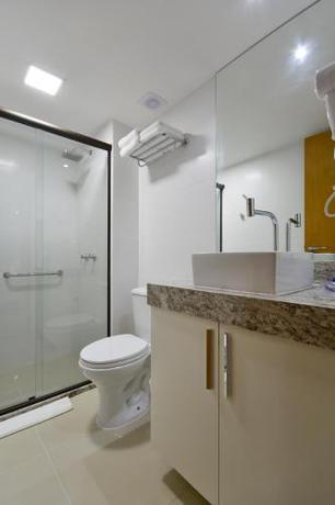 Imagen de la habitación del Hotel Littoral Gold Flat. Foto 6