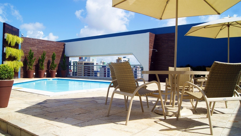 Imagen de la piscina del Hotel Littoral Tambaú Flat. Foto 8