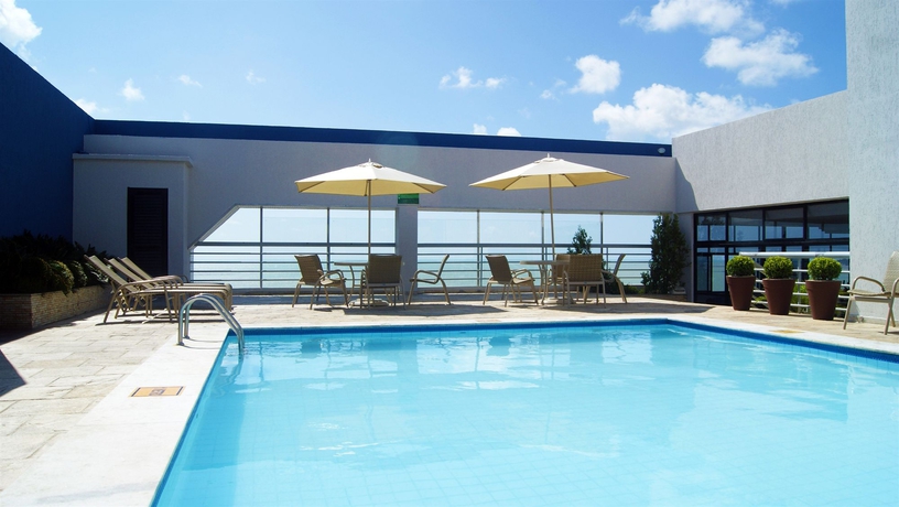 Imagen de la piscina del Hotel Littoral Tambaú Flat. Foto 9