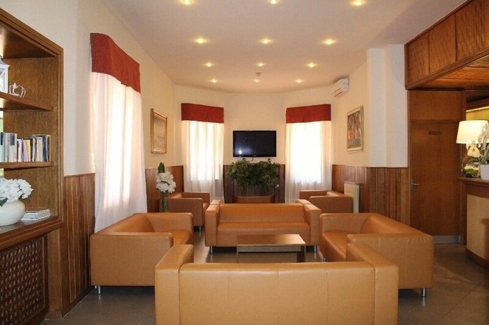 Imagen de los interiores del Hotel Li&ugrave;. Foto 17