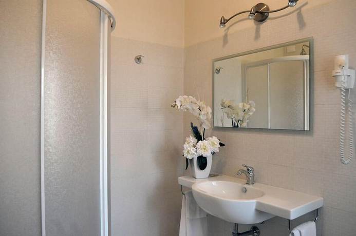 Imagen de la habitación del Hotel Li&ugrave;. Foto 7