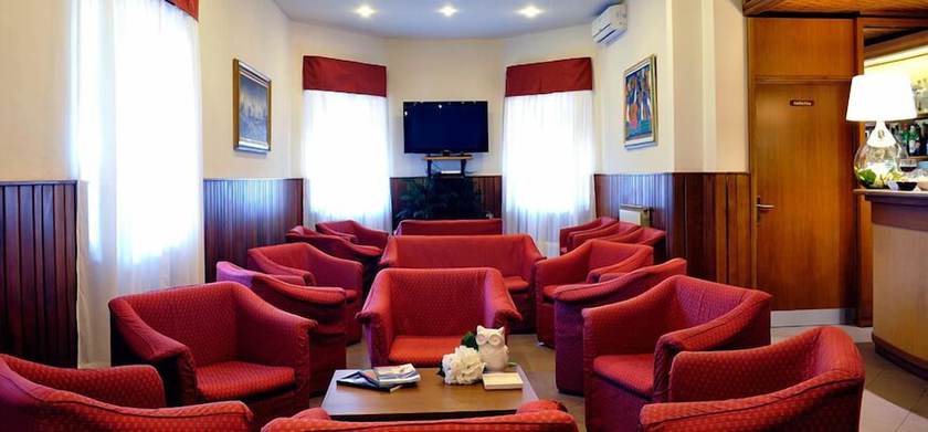 Imagen de los interiores del Hotel Li&ugrave;. Foto 19
