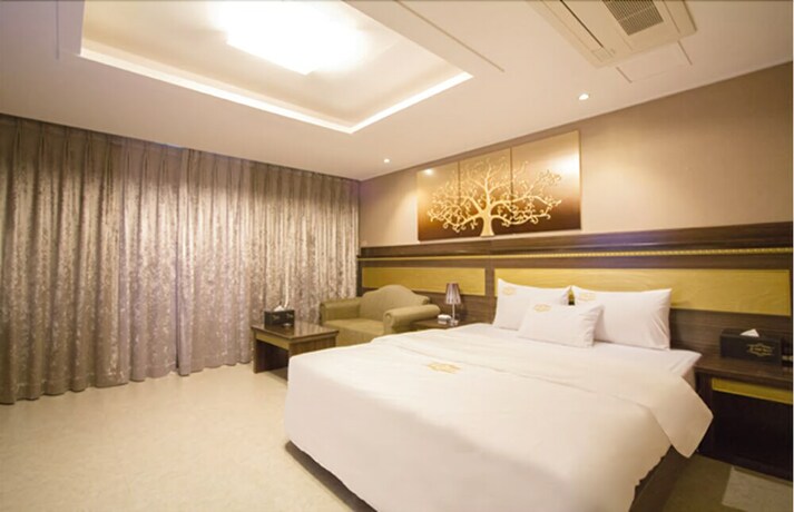 Imagen de la habitación del Hotel Liv Life. Foto 16
