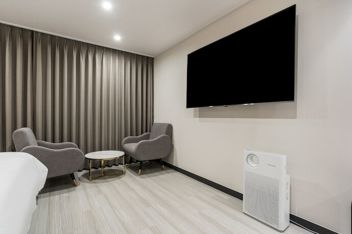 Imagen de la habitación del Hotel Liv Life. Foto 18