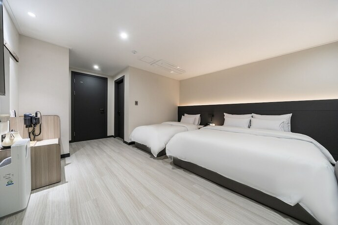 Imagen de la habitación del Hotel Liv Life. Foto 22
